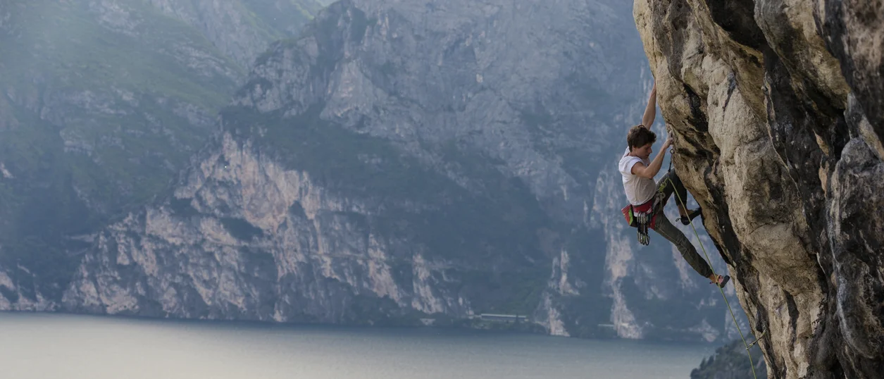 Climbing_GravityMotion_SideShot_7_Klaus-Fengler[1]